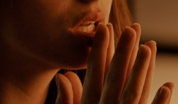 Phim 18+ '50 sắc thái' cơn bão mạng đổ bộ