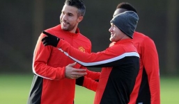 HLV Van Gaal sẽ trao băng đội trưởng M.U cho Persie