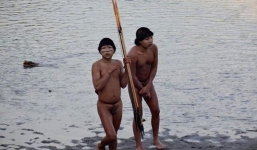 Xuất hiện bộ tộc lần đầu tiếp xúc với thế giới hiện đại