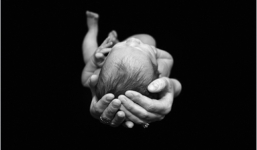 Phát hiện hài nhi 5 tháng tuổi trong bụng góa phụ bị tử hình