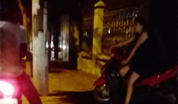 Gái 'bán hoa' giở đủ trò 'trêu ngươi' cảnh sát