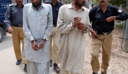 Bắt giữ hai người đàn ông ăn thịt hơn 100 xác chết trong nghĩa địa