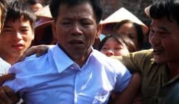 Vụ án oan 10 năm: Gia đình kiểm sát viên bị bắt giam đến xin lỗi ông Chấn