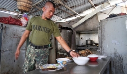 Cuộc sống trên 'con tàu ma' giúp Philippines ngăn Trung Quốc