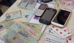 Bắt quả tang 4 công chức cảng Hải Phòng đánh bạc