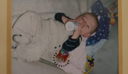 Xác phân hủy bốc mùi trong nhà mẹ mới biết là con trai chết