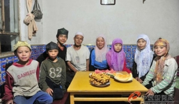 Đẻ 3 cặp song sinh khác giới trong 6 năm nổi tiếng thế giới