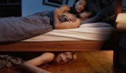 Bố vợ thường đột nhập vào phòng riêng, nhìn trộm vợ tôi ngủ