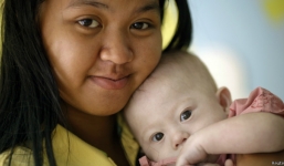 Vụ bố mẹ ruột bỏ rơi con được “đẻ thuê” gây chấn động thế giới