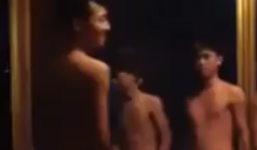 Choáng với video nam thanh niên khỏa thân để đại gia “tuyển hàng”