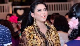 Mẹ chồng Hà Tăng gợi cảm, đẳng cấp bên siêu xe chục tỷ