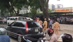 Hà Nội: Lái xe máy dùng dao đâm chết tài xế ô tô