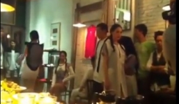 Mẫu teen Bảo Trân suýt vô ếch trên sân khấu vì gãy giày