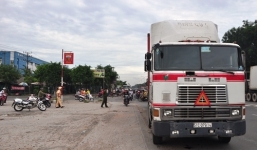 Nữ công nhân chết thảm dưới bánh container trên đường đi làm