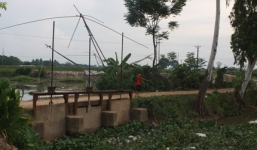 Cái chết bí ẩn của người phụ nữ mang thai 8 tháng dưới đập nước