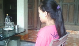 Nữ sinh mồ côi làm mẹ ở tuổi 14