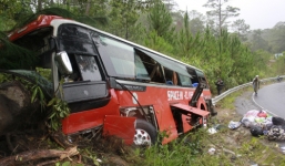 Tai nạn thảm khốc xe khách đâm vách núi, 48 người thương vong