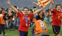Xavi tuyên bố chia tay đội tuyển Tây Ban Nha