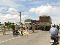 Tai nạn giao thông hai vợ chồng chết thảm sau khi vừa ly dị