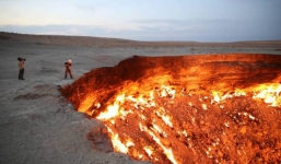 Kinh hãi chứng kiến cảnh người đàn ông lao xuống 'cửa địa ngục'