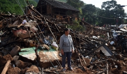 Gần 600 người thiệt mạng trong trận động đất Trung Quốc