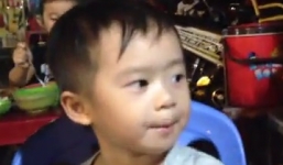 Cười nghiêng ngả xem nhóc tì nhà Lý Hải 'diễn' hài