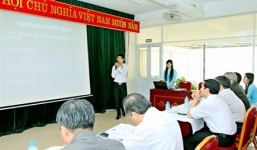 Sinh viên bị cấm thi vì... nói chuyện trong giờ học