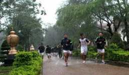 HLV Miura xem 'giò cẳng' cầu thủ U19 Việt Nam