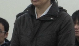 Em gái hất anh trai nên nắp capo được giảm nửa án