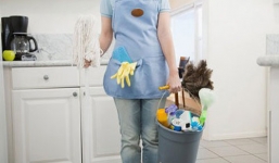 Chủ sốc khi lắp camera theo dõi người giúp việc