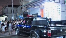 Dựng lại hiện trường vụ cháu bé 11 tuổi bị người tình của dì đánh tử vong