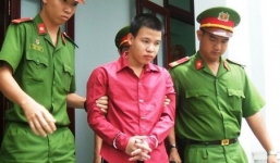 Đang cắt cổ phụ nữ, tên trộm đột nhiên bị co giật