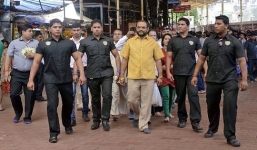 Cận cảnh chiếc áo làm từ 4kg vàng ròng