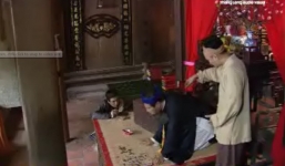 Phẫn nộ trước cảnh phản cảm ở làng cổ Đường Lâm