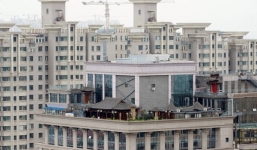 Đại gia chơi trội xây hẳn cung điện trên đỉnh khách sạn