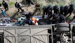 Trung Quốc xe bus lao xuống vực ít nhất 44 chết  