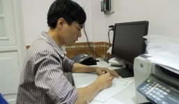 Biệt tài viết ngược tuyệt đẹp của thầy giáo xứ Kinh Bắc