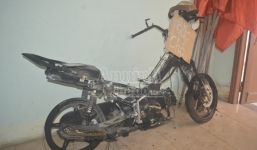 Trộm chó trong đêm bị người dân đốt xe, đánh nhập viện