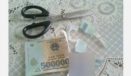 Cắt nát tờ 500.000 đồng, thanh niên VN gây phẫn nộ