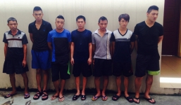 Vợ chết lặng nhìn chồng bị côn đồ chém dã man