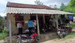 Vợ chồng nhiễm HIV vật lộn mưu sinh bên triền núi