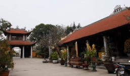 Em trai sư Đàm Lan lên tiếng về 'nhà thờ họ bạc tỷ'