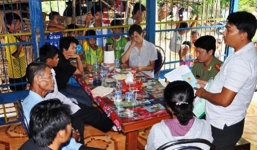 Tủi nhục 6 cô gái bị bán vào động Massage ‘Anh yêu em’