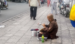 Lật tẩy một số chiêu giả ăn xin ở Sài Gòn