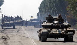 Hình ảnh miền đông Ukraine 'tan nát' trong pháo kích và loạn lạc