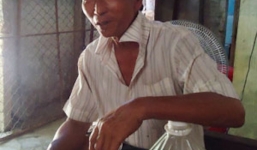 Ông lão 13 lần đi thi đại học chỉ để tìm lại người yêu cũ