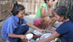 Cô bé 'ma cà rồng' khiến cả gia đình khủng hoảng tinh thần