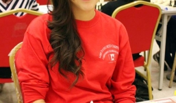 Vẻ đẹp của hoa khôi cờ vua khiến dân mạng xao xuyến