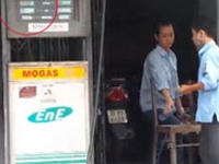 Clip: Thủ đoạn ăn cắp mới của nhân viên cây xăng