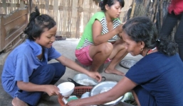 Cô bé  'ma cà rồng' khiến cả gia đình khủng hoảng tinh thần